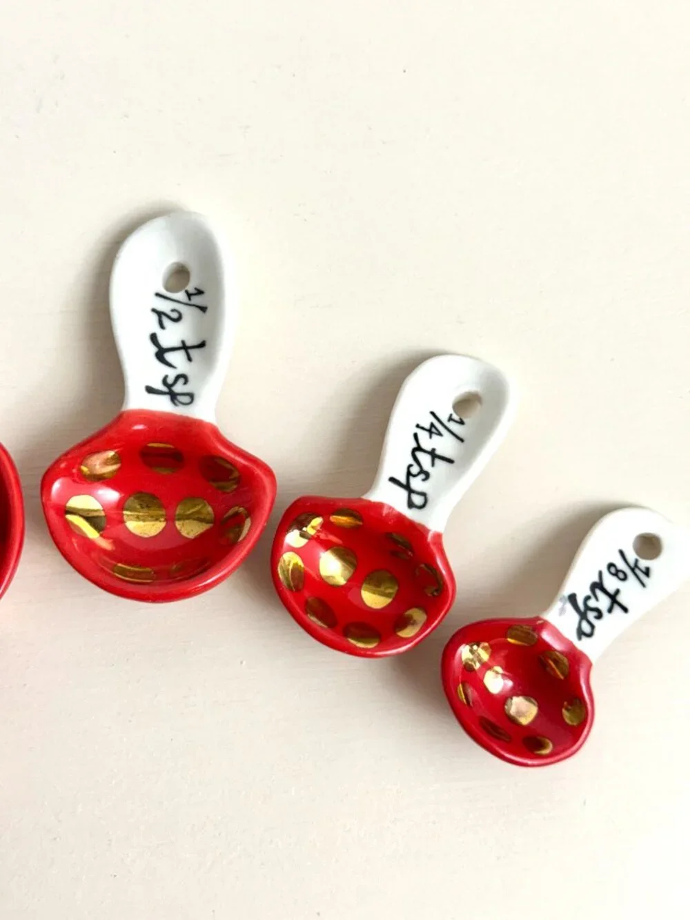 Anthropologie Molly Hatch Red Mushroom Measuring Spoons Set Toadstool Ceramic
